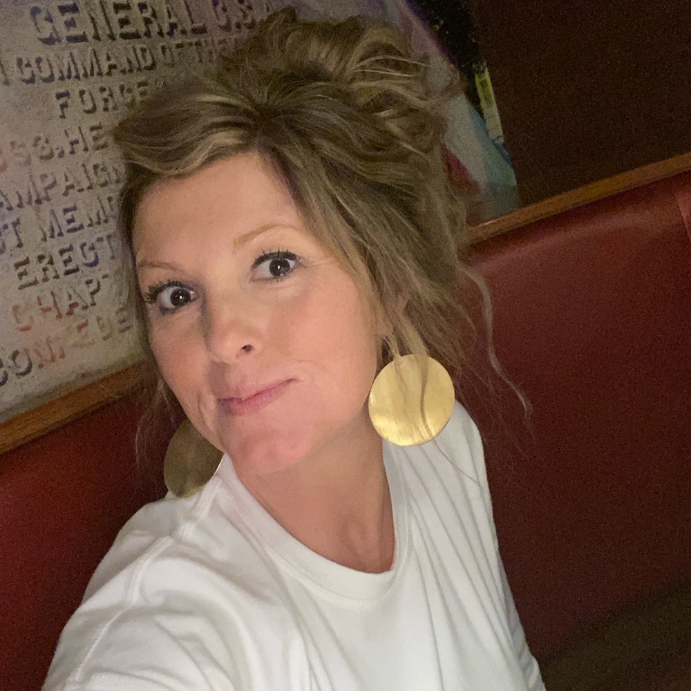 Meet your Posher, Ambra